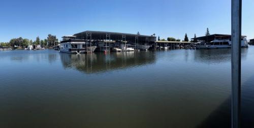 80ft M31 slip 700 per mon 100amps